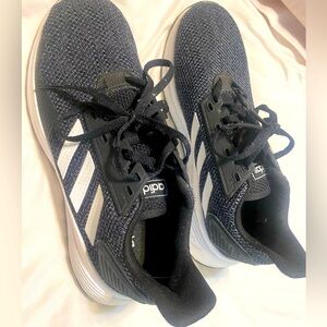 Women’s Adidas tennis shoes